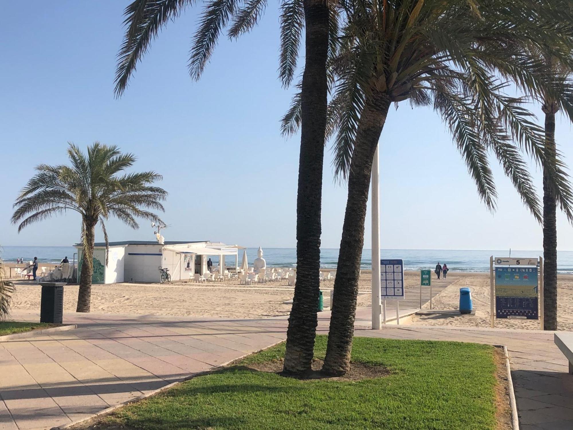 Playa De Gandia 1Ere Ligne El Galeon Lägenhet Exteriör bild